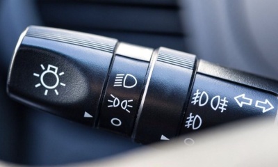 Αυτή είναι η κρυφή λειτουργία στα φώτα του αυτοκινήτου σου -Γιατί πρέπει να τη χρησιμοποιείς